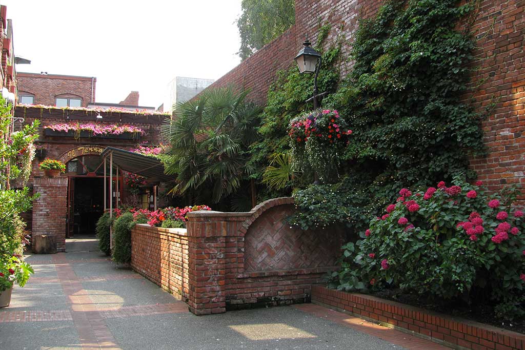 The quaint, relaxed Il Terrazzo practically oozes romance. Credit: Tourism Victoria