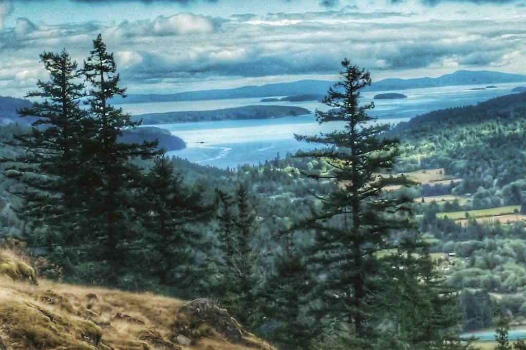 Soak in epic views from the top of Mount Maxwell. Credit: @mr.matchstick