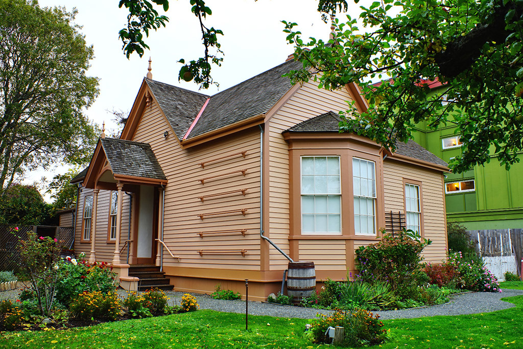 Ross Bay Villa - Victoria Daily Photo