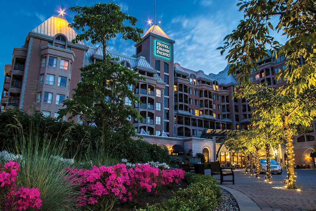 Spoil your sweetie with a water view room, a bottle of sparkling wine and a decadent chocolate surprise. Credit: Hotel Grand Pacific