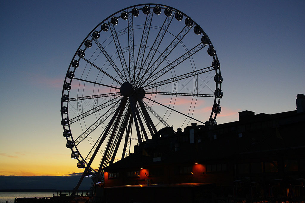 Soak in panoramic views of the Emerald City from the top of the Great Wheel.