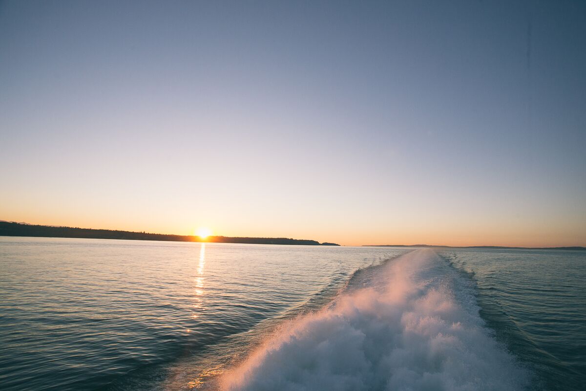 The sun dipe behind the horizon in a blaze of yellows, oranges and pinks. Photo: Lucas Anderson